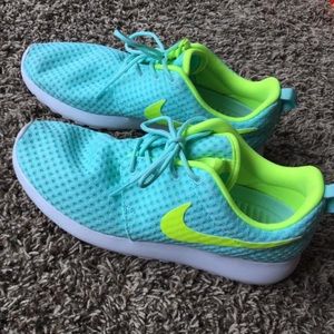 Nike Roshe Tennis Shoes